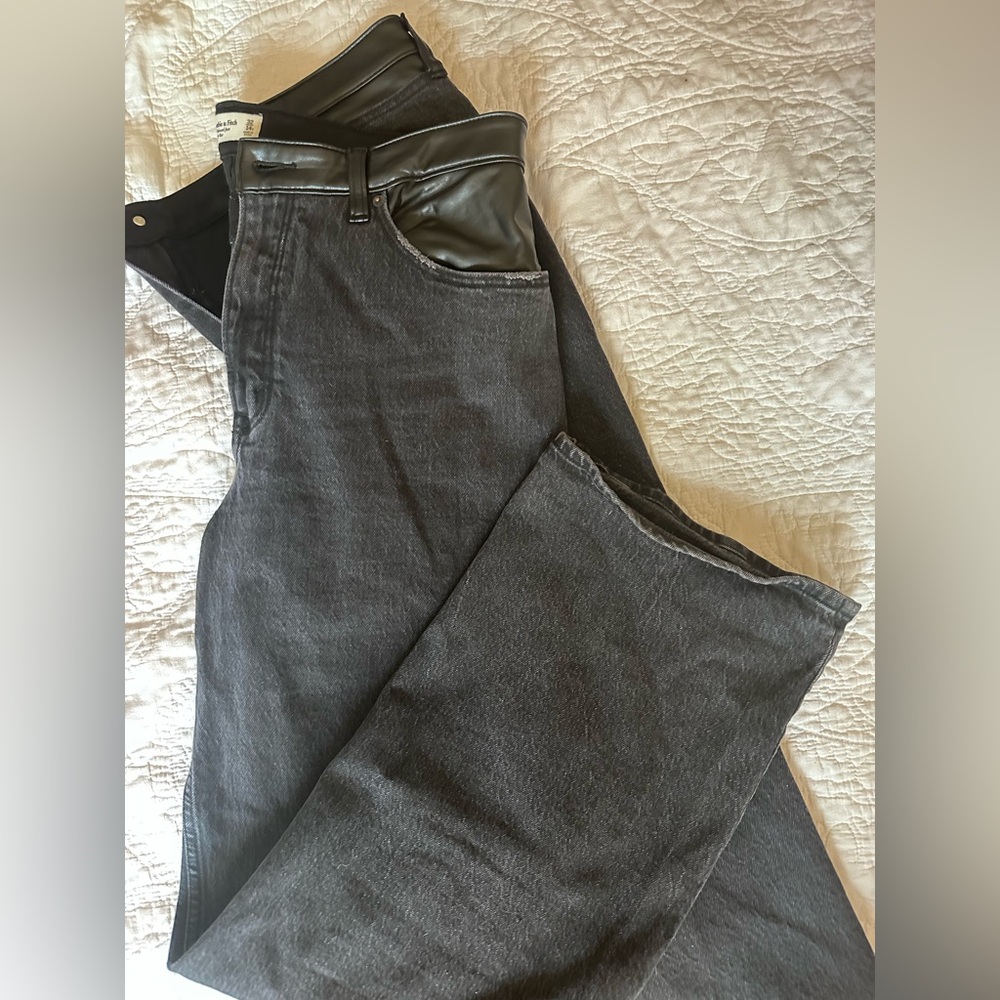 Women's Black High-Waisted Jeans with Faux Leather Details - Picture 5 of 5